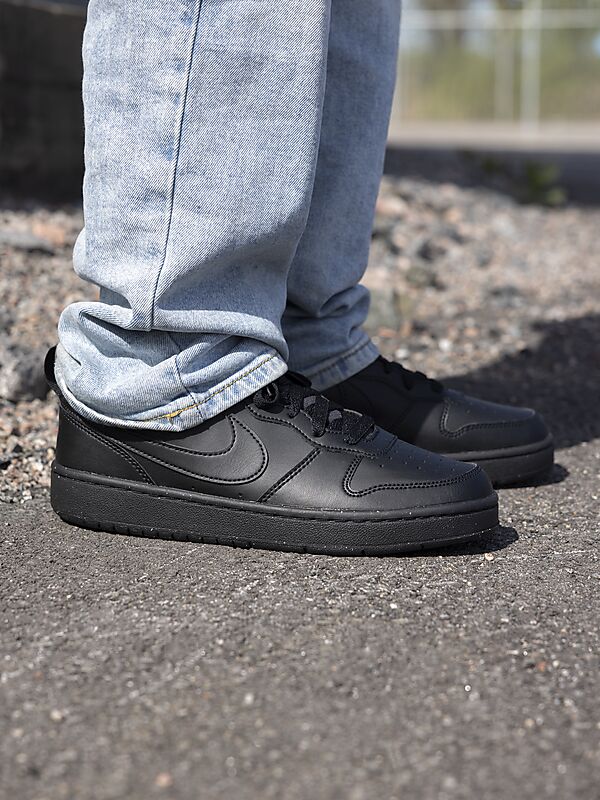 NIKE J Court Borough Low Rec Gs på