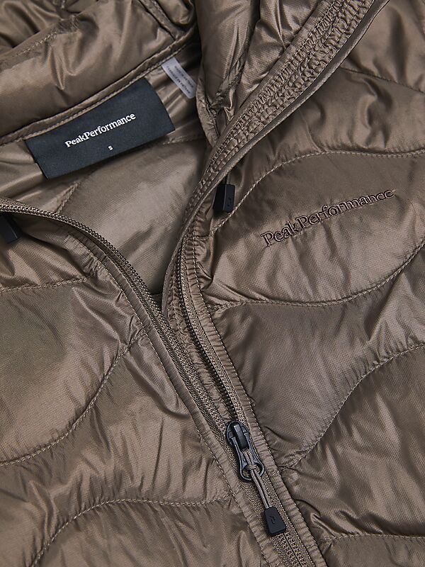 PEAK PERFORMANCE W Helium Down Hood Jacket på