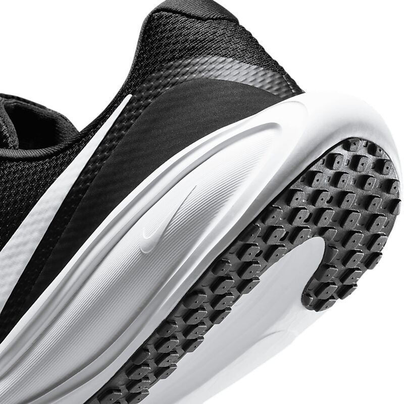 NIKE M Revolution 8 på