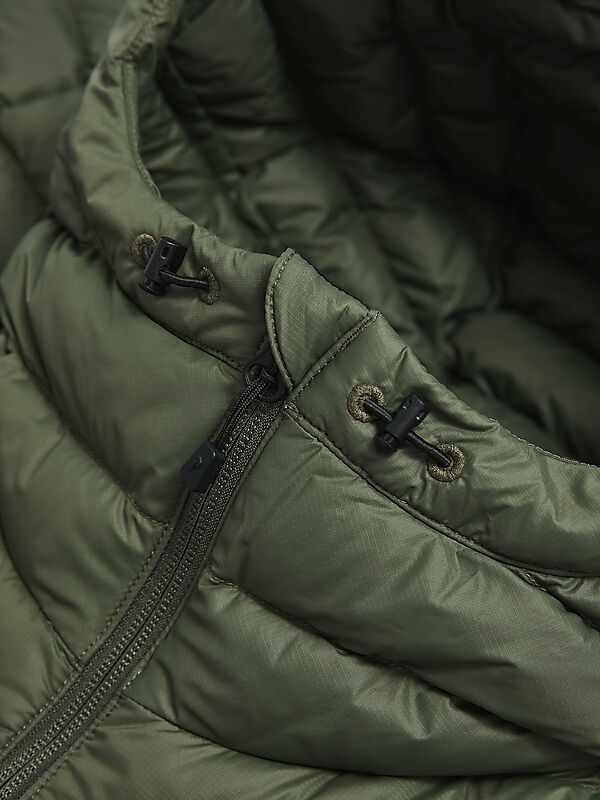PEAK PERFORMANCE W Frost Down Hood Jkt på