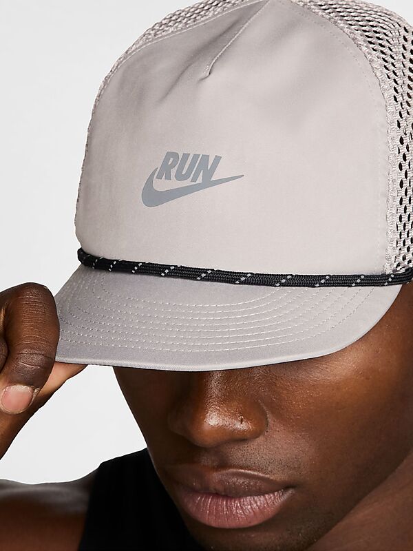 NIKE NK DF PRO CAP US FB RN SWSH på