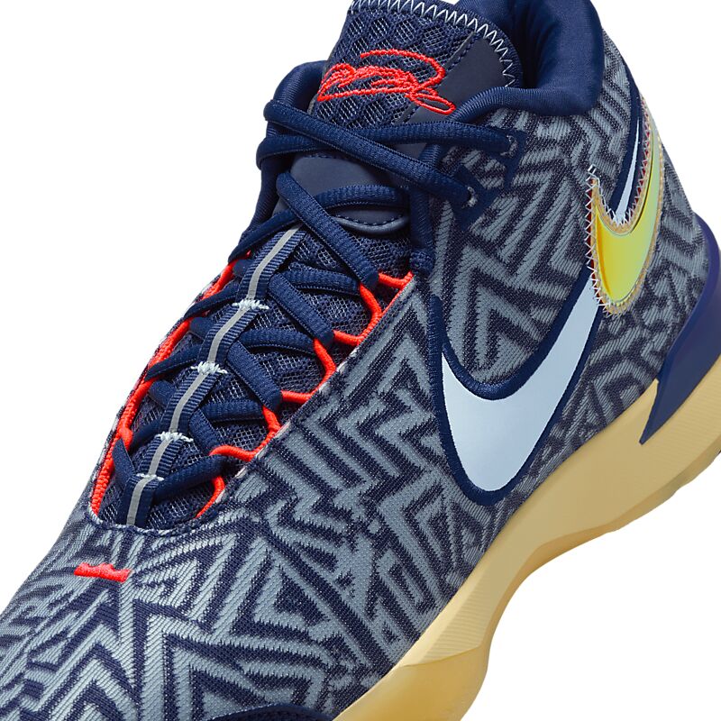 NIKE Lbj Nxxt Genisus på