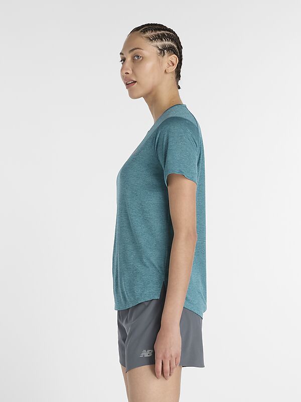 NEW BALANCE W Athletics Short Sleeve på