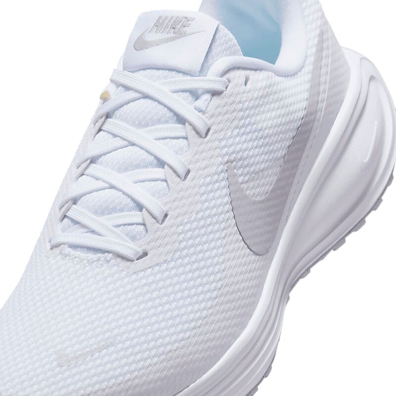 NIKE W Revolution 8 på