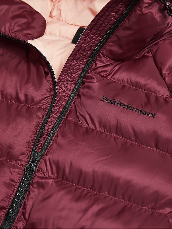 PEAK PERFORMANCE W Tomic Insulated Hood Jacket på