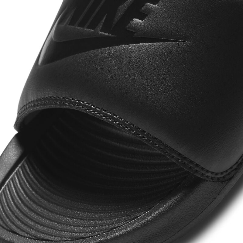 NIKE W Victori One på