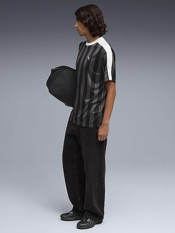 PUMA M ESS RELAXED STRIPED FOOTBALL JERSEY på