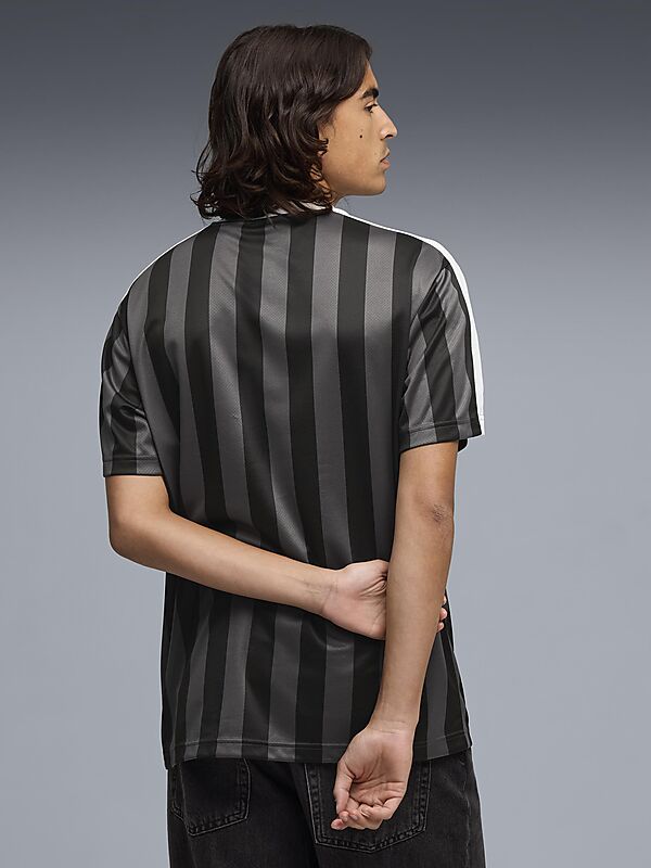 PUMA M ESS RELAXED STRIPED FOOTBALL JERSEY på