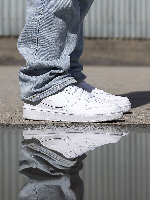 NIKE J Court Borough Low Rec Gs på