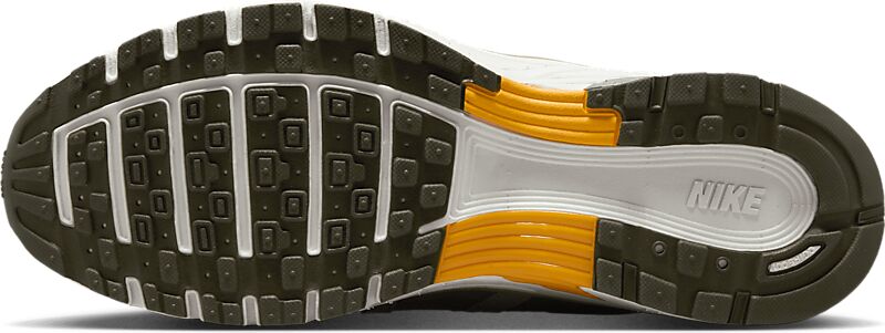 NIKE M P-6000 på