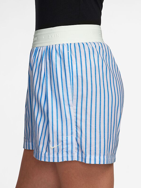 NIKE W CHILL POPLIN STRIPE SHORTS på