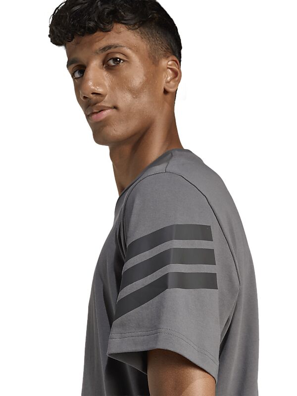 ADIDAS M Fi 3s Reg Tee på