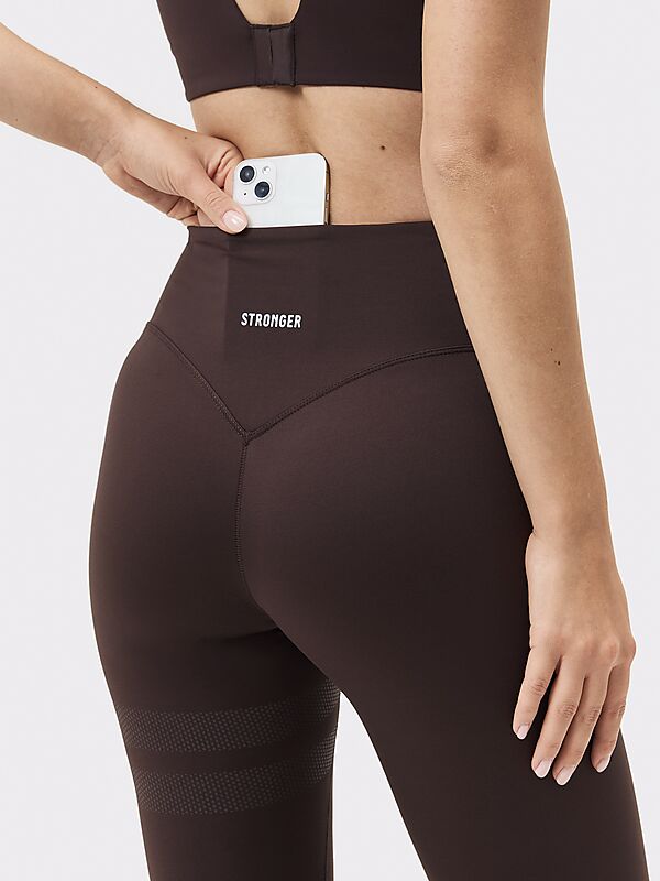 STRONGER The Signature One Leggings på
