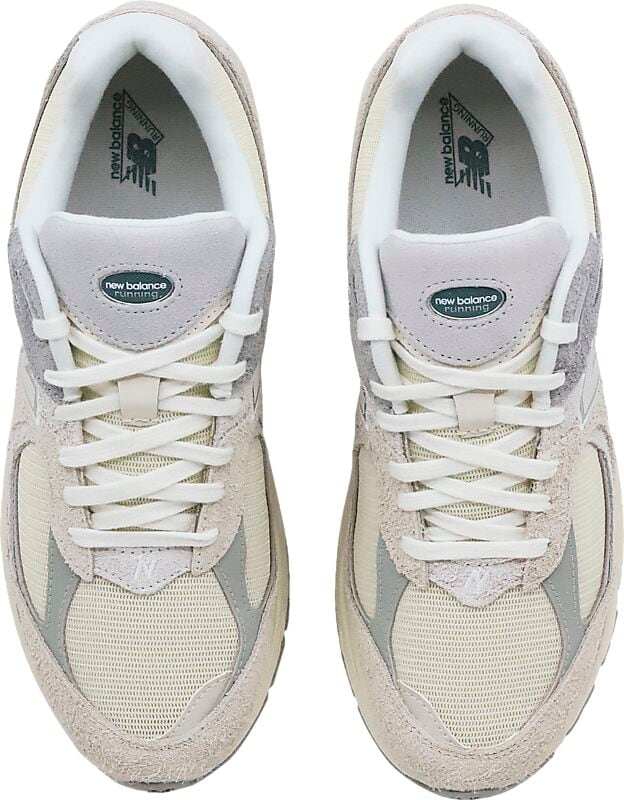 NEW BALANCE U 2002 på