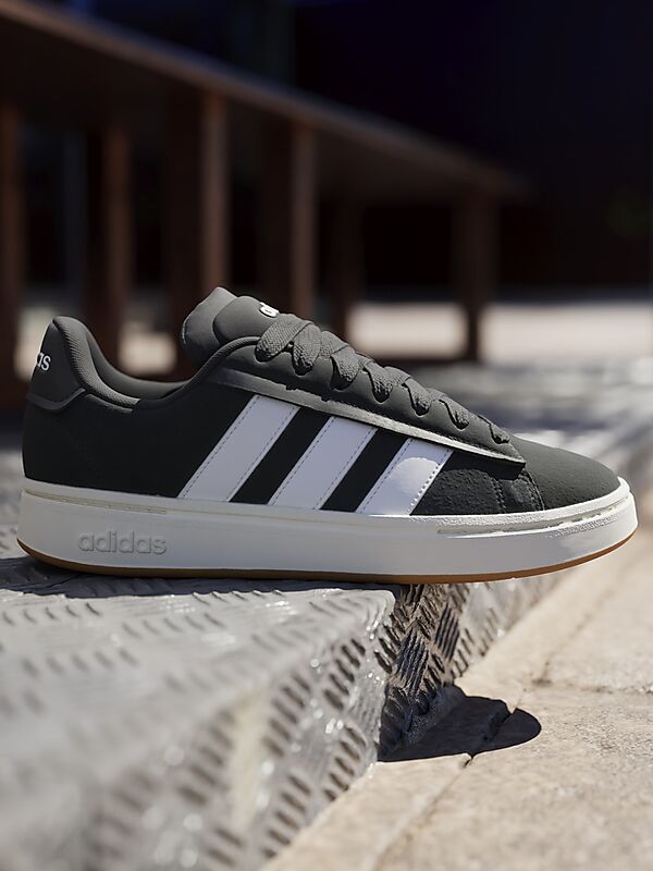 ADIDAS M Grand Court Alpha 00s på