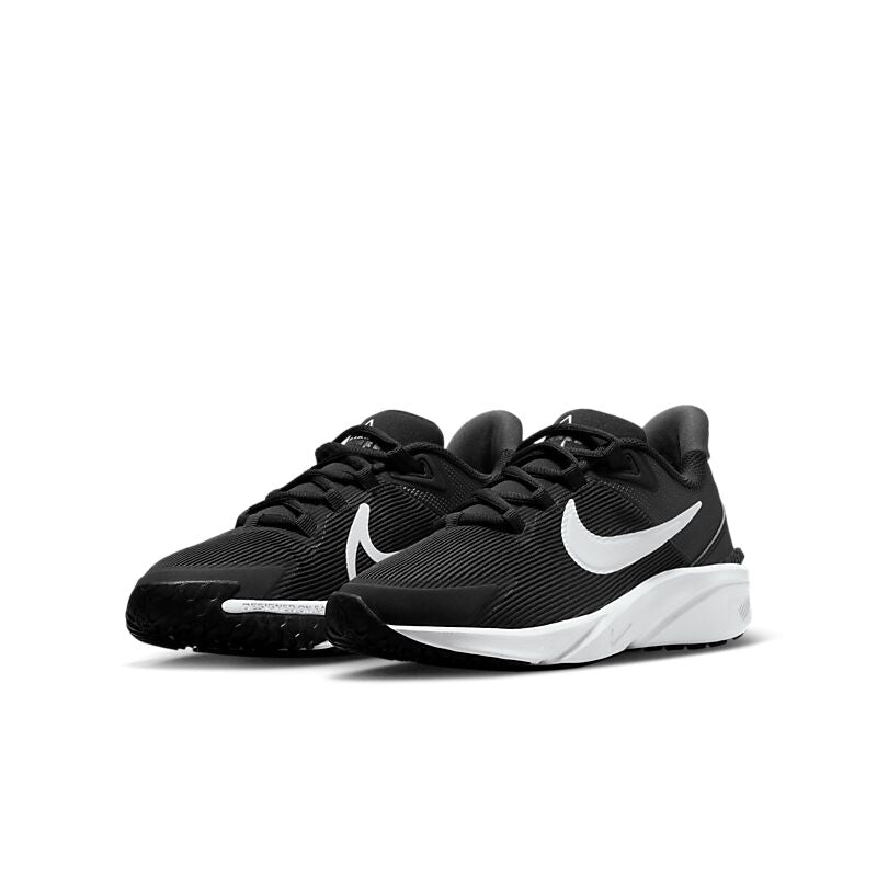 NIKE J Star Runner 4 Gs på