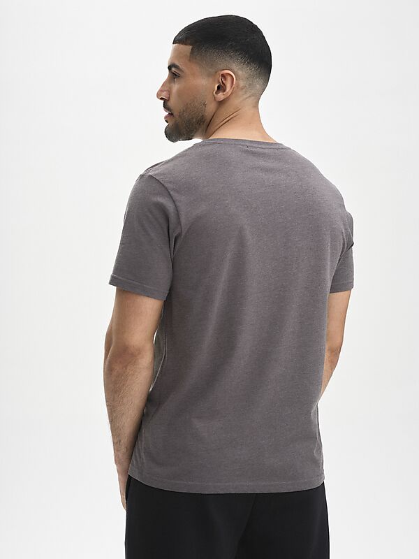 SOC M REGULAR FIT TEE på