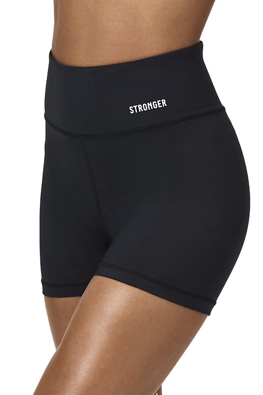 STRONGER Alma Hotpants på