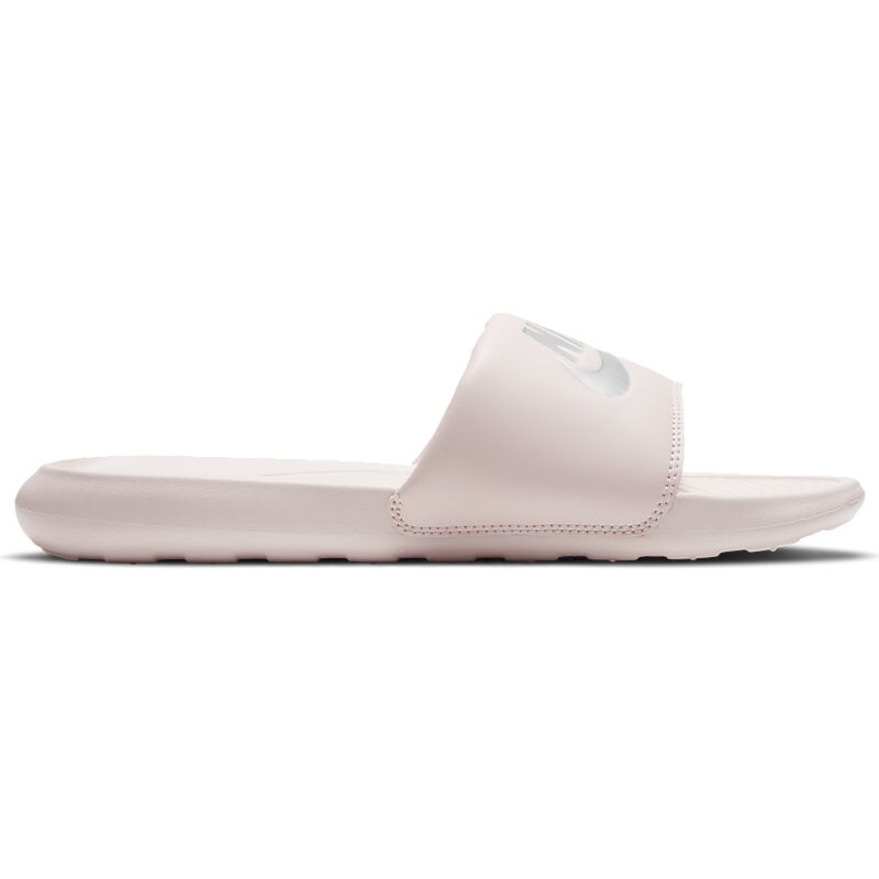 NIKE W Victori One på
