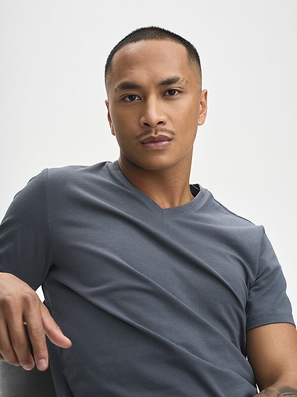 SOC M SLIM FIT V-NECK TEE på