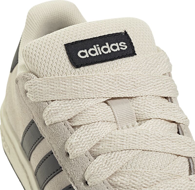 ADIDAS J Grand Court 00S K på