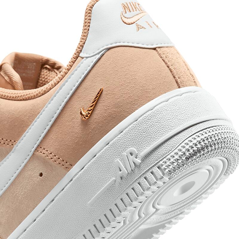 NIKE W AIR FORCE 1 '07 LOW SE på