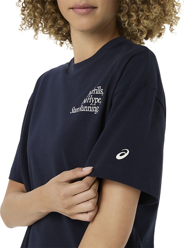 ASICS W RUNNER MESSAGE GRAPHIC TEE på