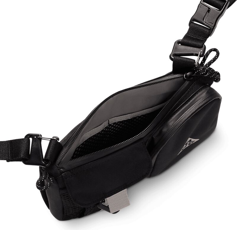 NIKE ACG ACG DAYMAX CROSSBODY BAG (3L) på